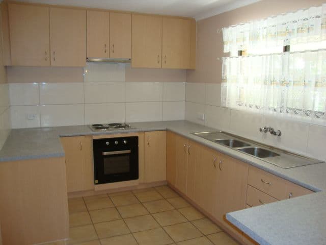 8 Rosewood Drive, STRATHPINE QLD 4500, Strathpine - Thumbnail 2