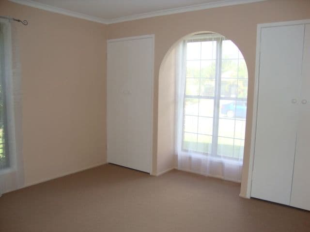 8 Rosewood Drive, STRATHPINE QLD 4500, Strathpine - Thumbnail 4