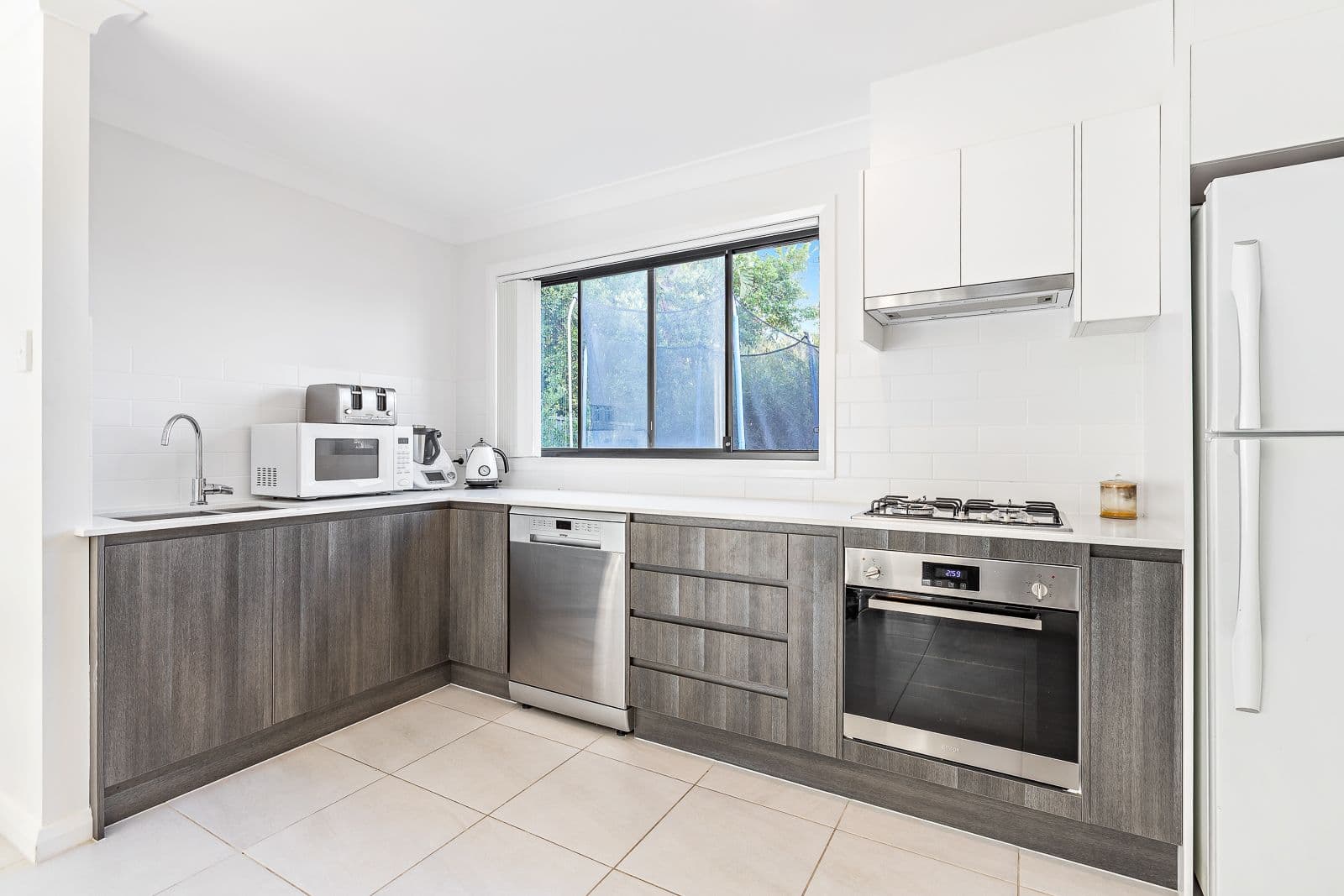 8 Cowper Avenue, Charlestown NSW 2290, Charlestown - Thumbnail 2