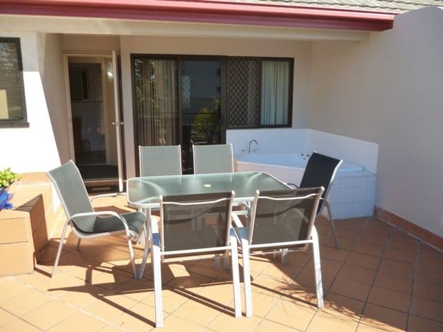 5 Fourth Avenue, BURLEIGH HEADS QLD 4220, Burleigh Heads - Thumbnail 6