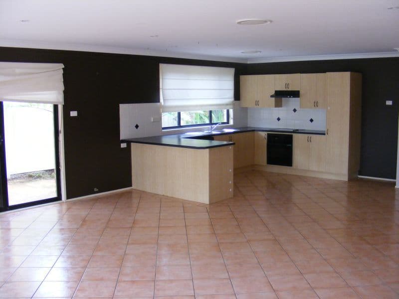 18  Wallis Close, FLINDERS NSW 2529, Flinders - Thumbnail 2