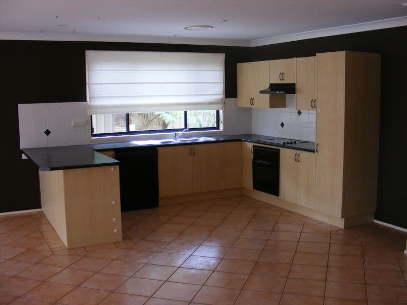 18  Wallis Close, FLINDERS NSW 2529, Flinders - Thumbnail 4