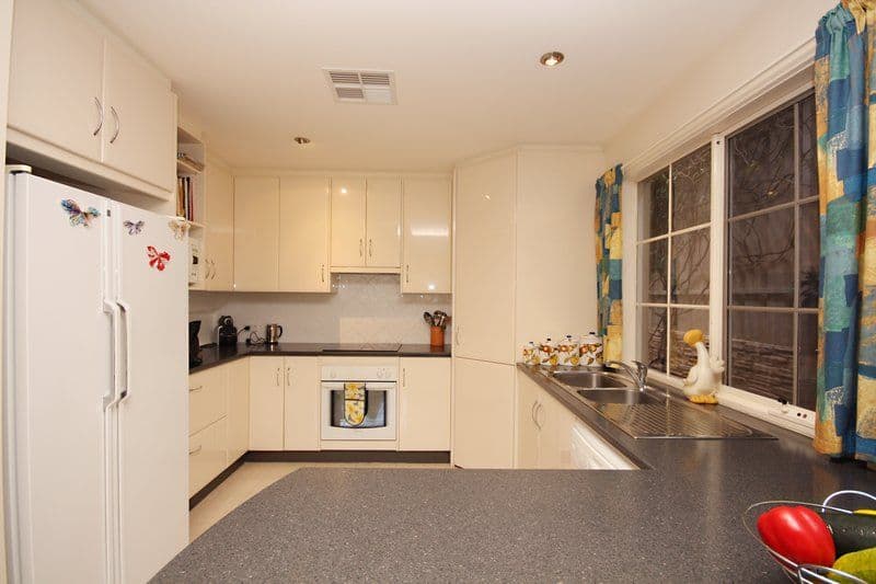 2  Grosvenor Court, ATHELSTONE SA 5076, Athelstone - Thumbnail 2