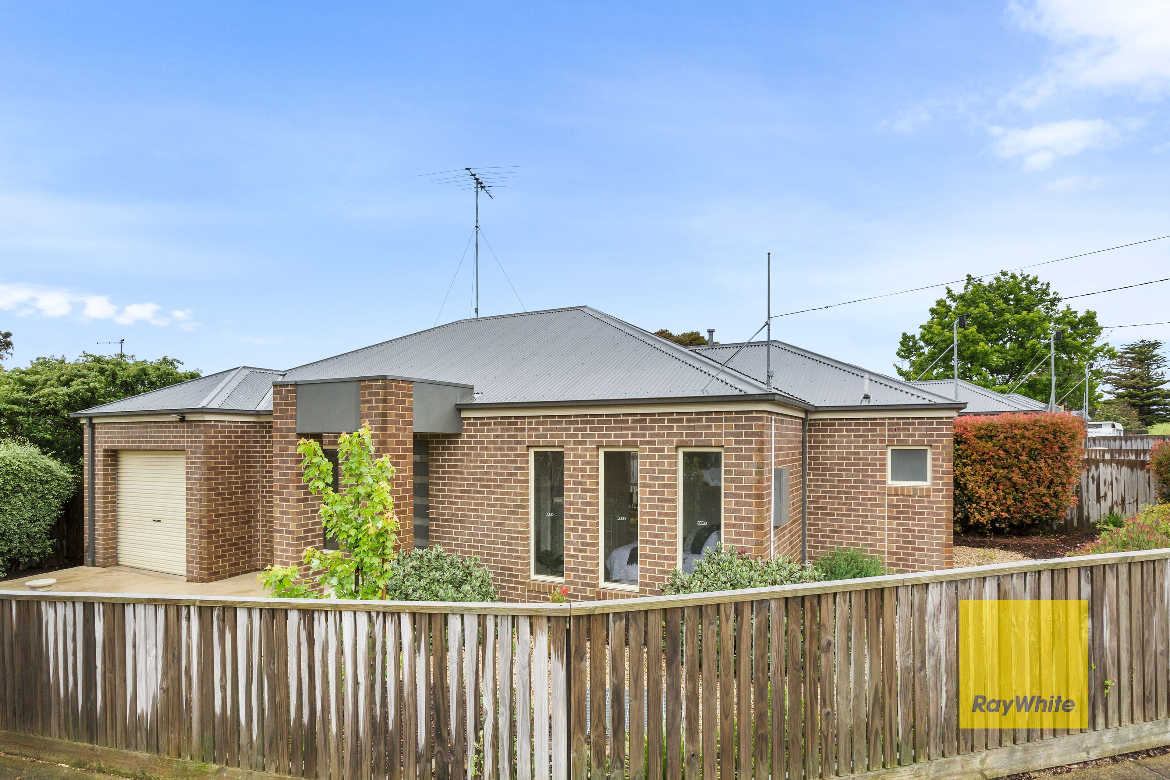 2 Pickett Crescent, Belmont VIC 3216, Belmont - Thumbnail 2