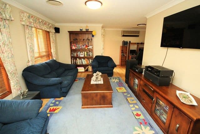 21 Groote Avenue, Hinchinbrook - Thumbnail 2