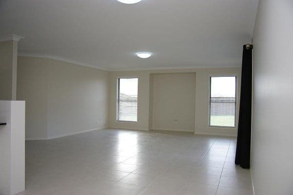 3 Roy Close, WESTBROOK QLD 4350, Westbrook - Thumbnail 3