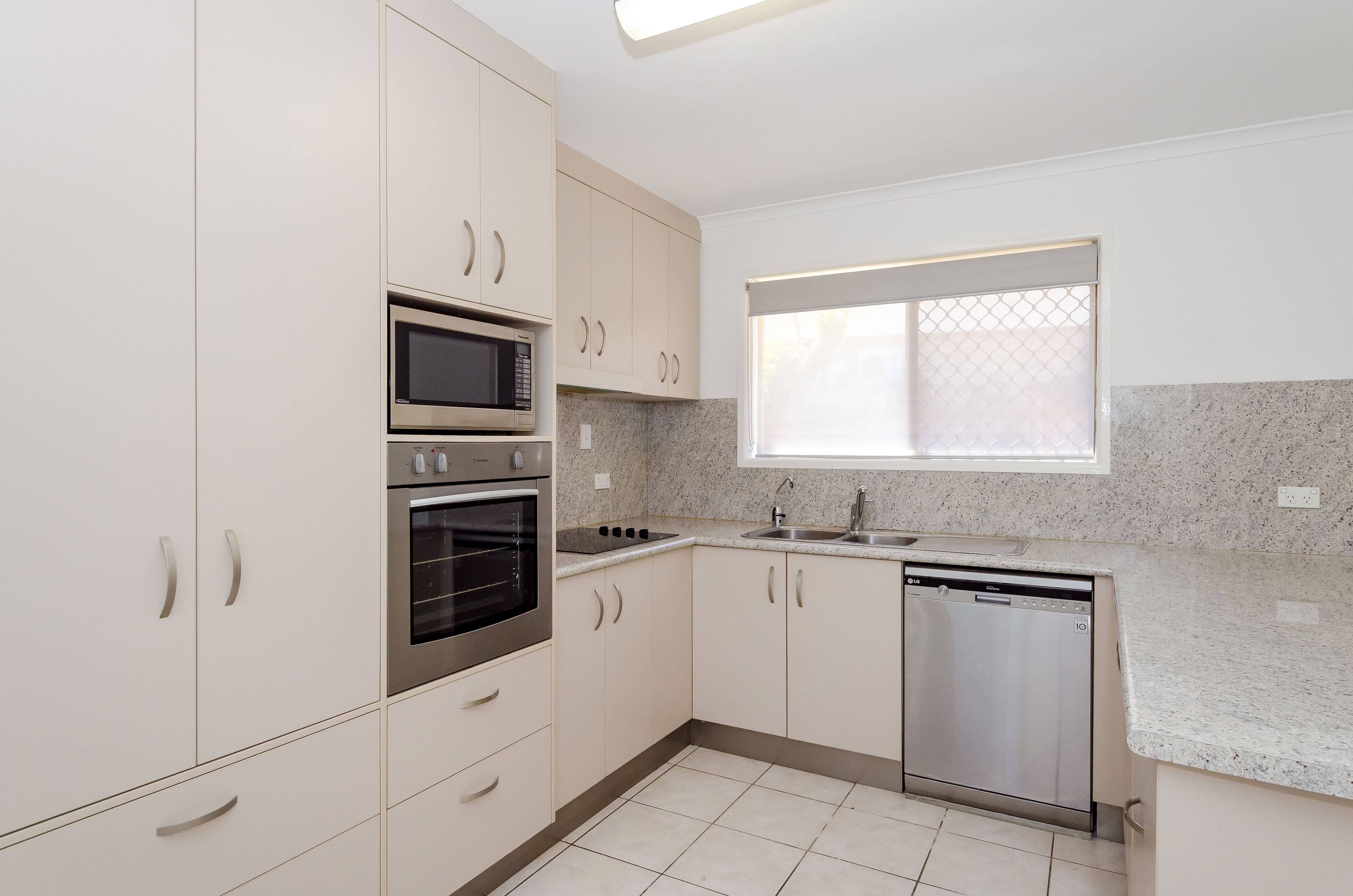 2 Atholl Court, Kin Kora QLD 4680, Kin Kora - Thumbnail 4