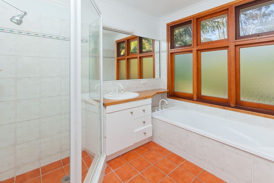 60 Dobbs Street, HOLLAND PARK WEST QLD 4121, Holland Park West - Thumbnail 5