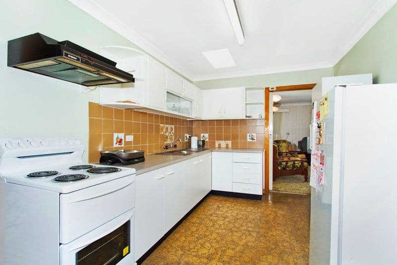 4 Panorama Parade, BERKELEY VALE NSW 2261, Berkeley Vale - Thumbnail 4