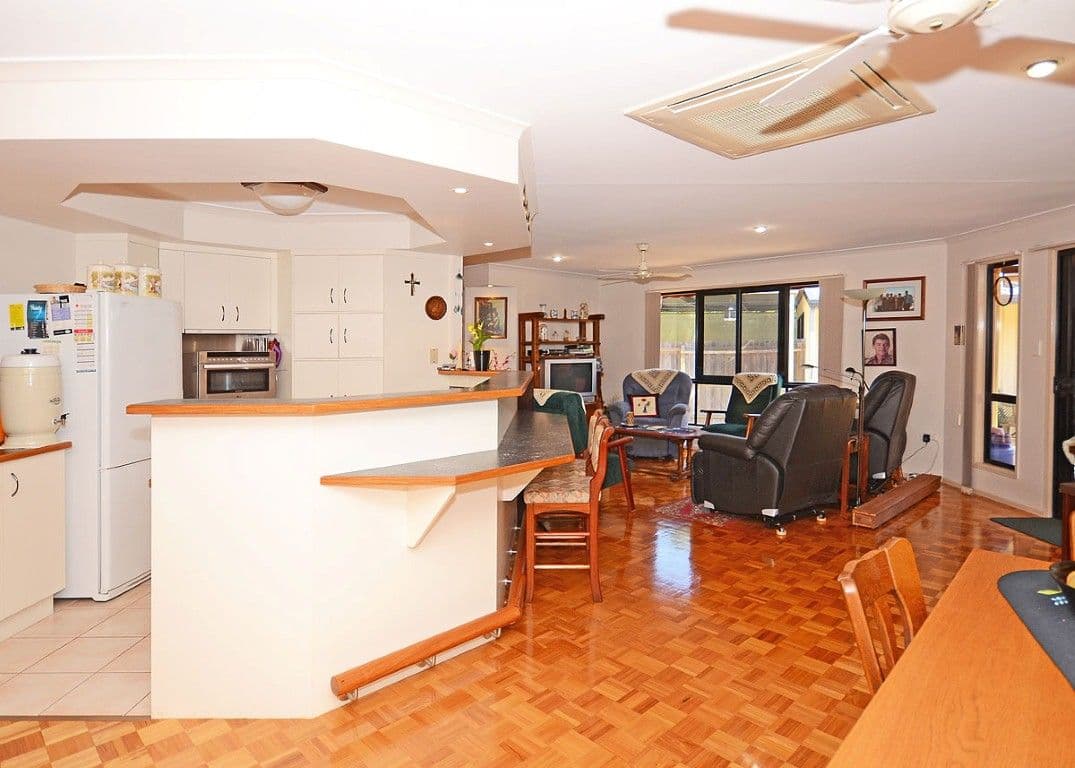 8 Shoreline Court, URANGAN QLD 4655, Urangan - Thumbnail 5