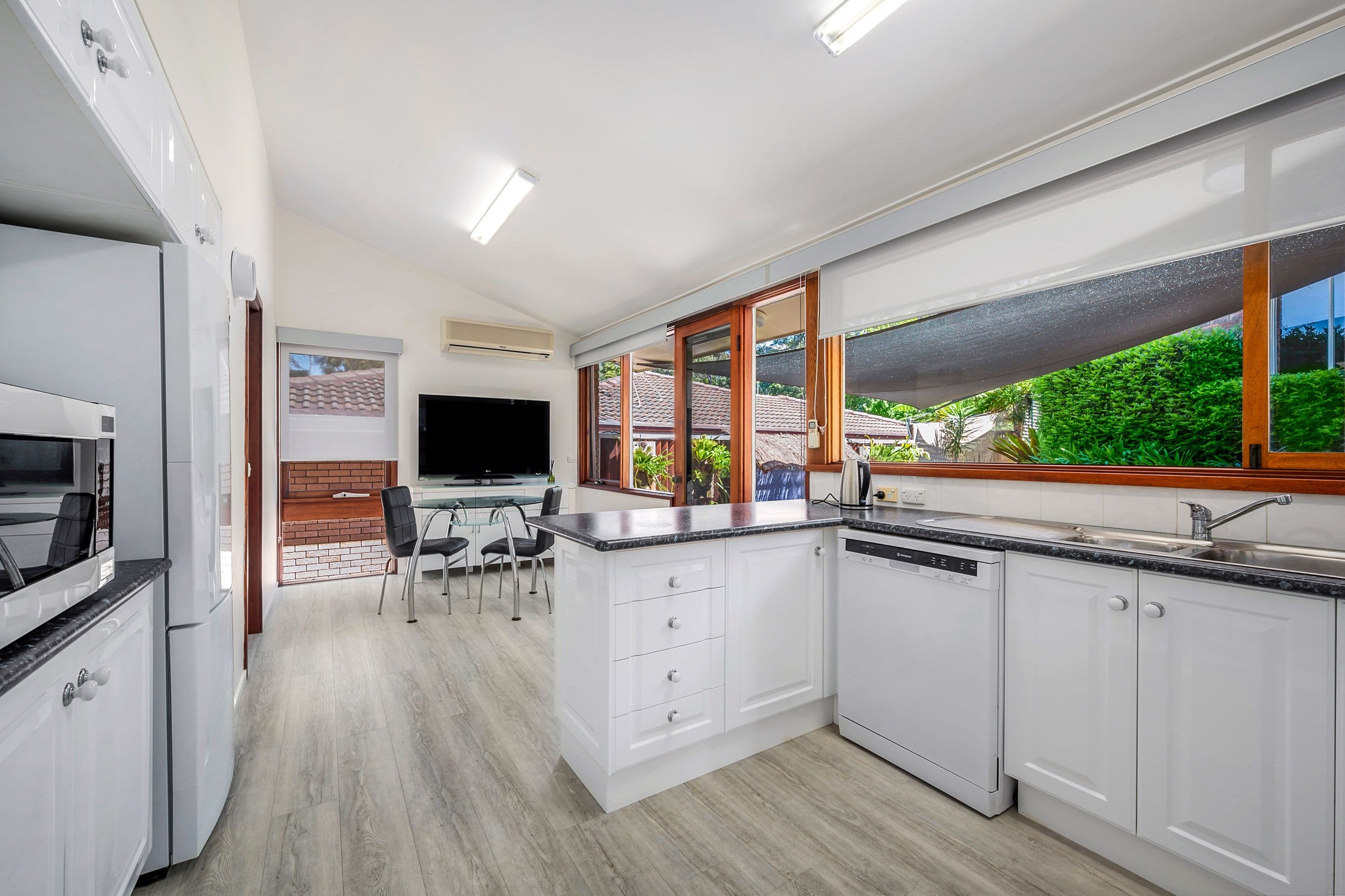 1 The Quarterdeck, Carey Bay - Thumbnail 2