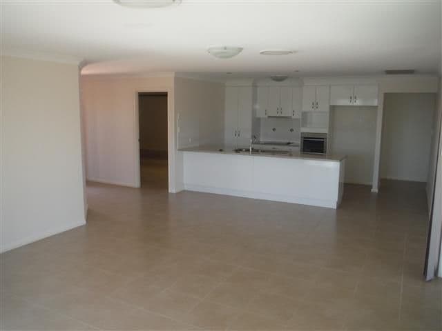 12 Bassett Court, Roma QLD 4455, Roma - Thumbnail 3