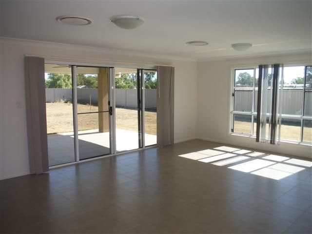 12 Bassett Court, Roma QLD 4455, Roma - Thumbnail 5