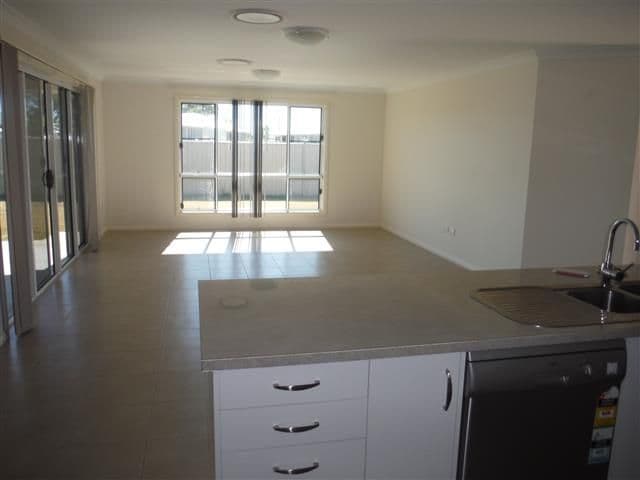 12 Bassett Court, Roma QLD 4455, Roma - Thumbnail 6