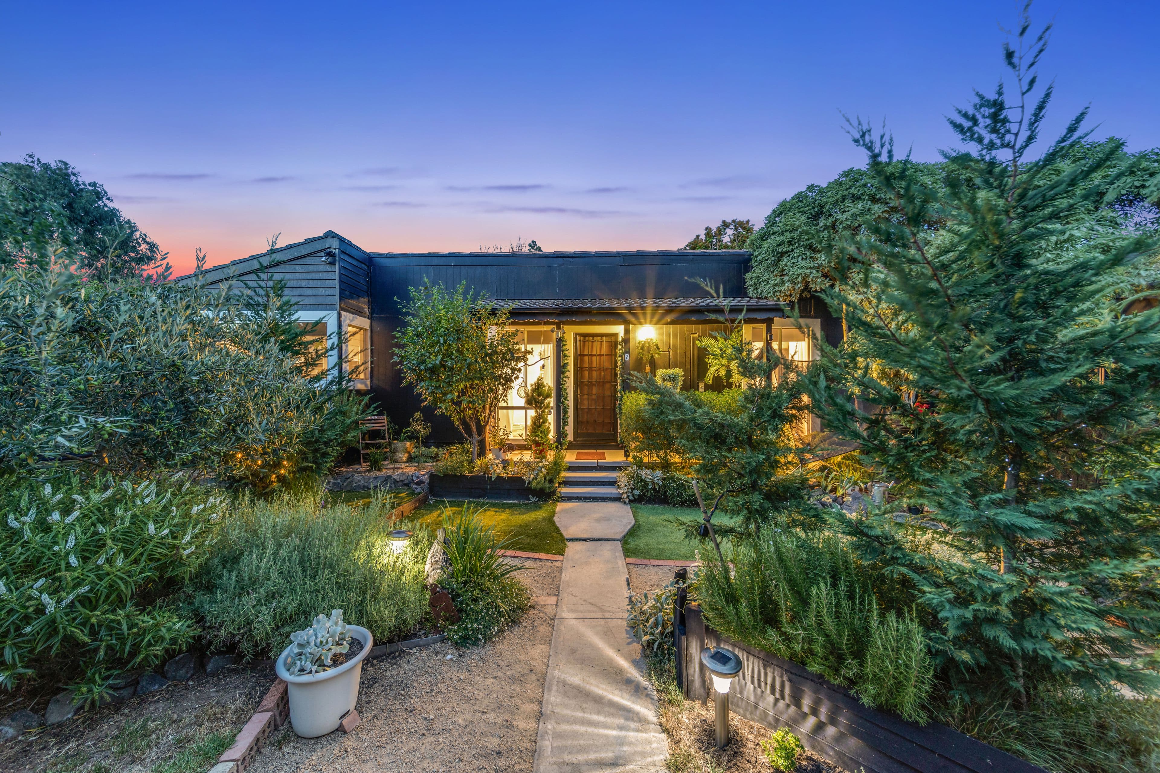 7 Weaver Place, Charnwood ACT 2615, Charnwood - Image 1
