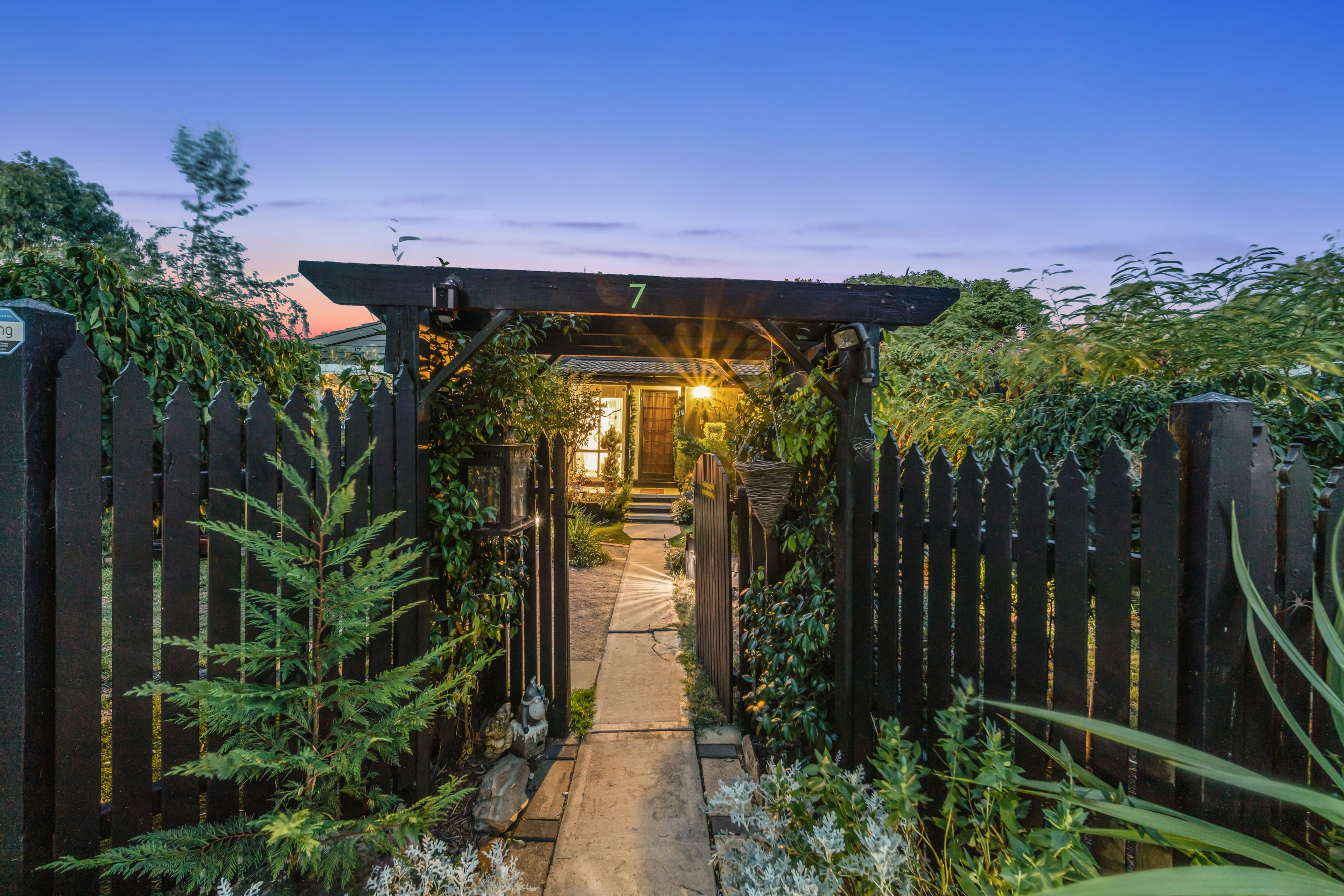 7 Weaver Place, Charnwood ACT 2615, Charnwood - Thumbnail 2