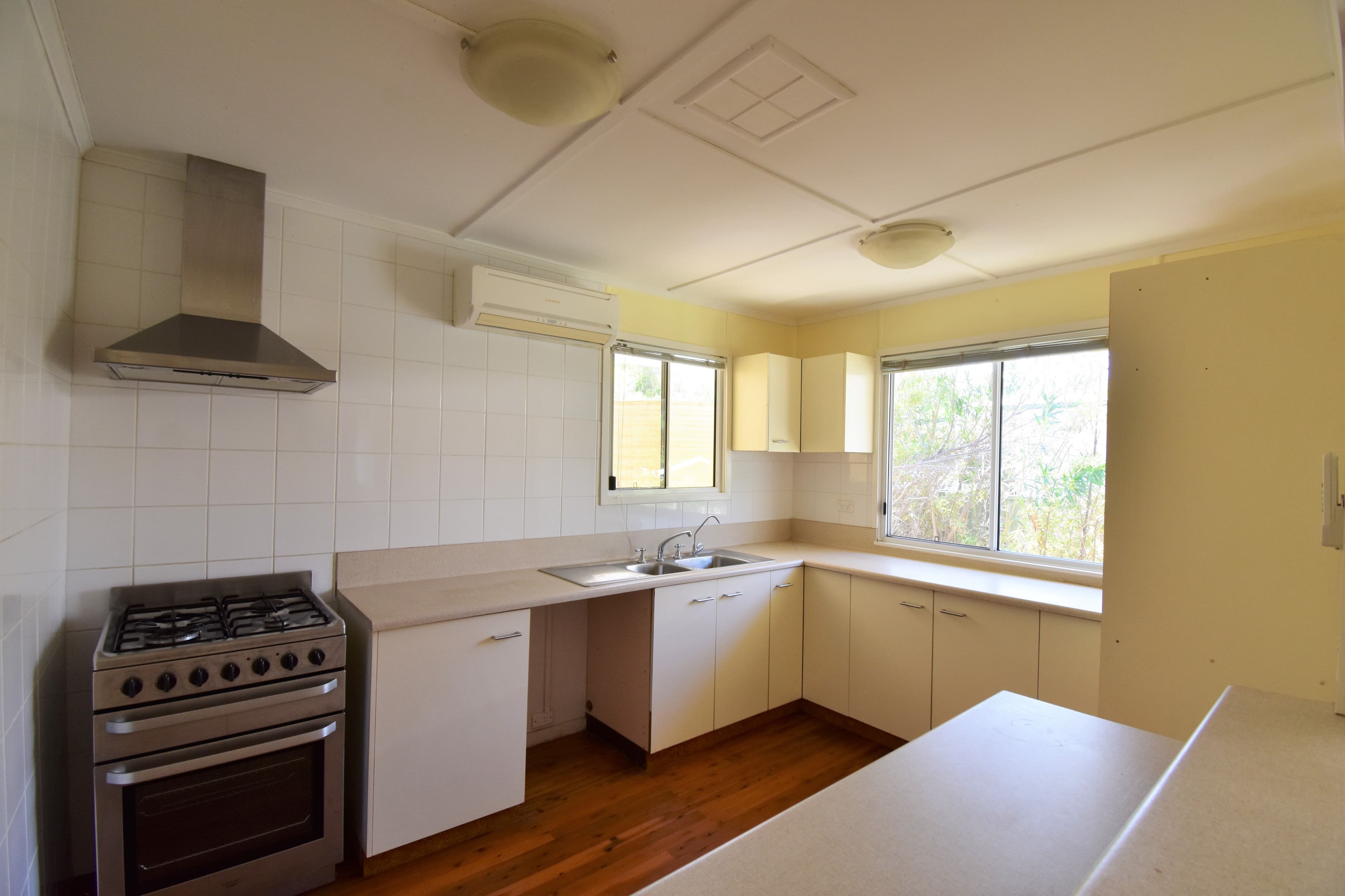 28 Wompoo Road, Longreach QLD 4730, Longreach - Thumbnail 2