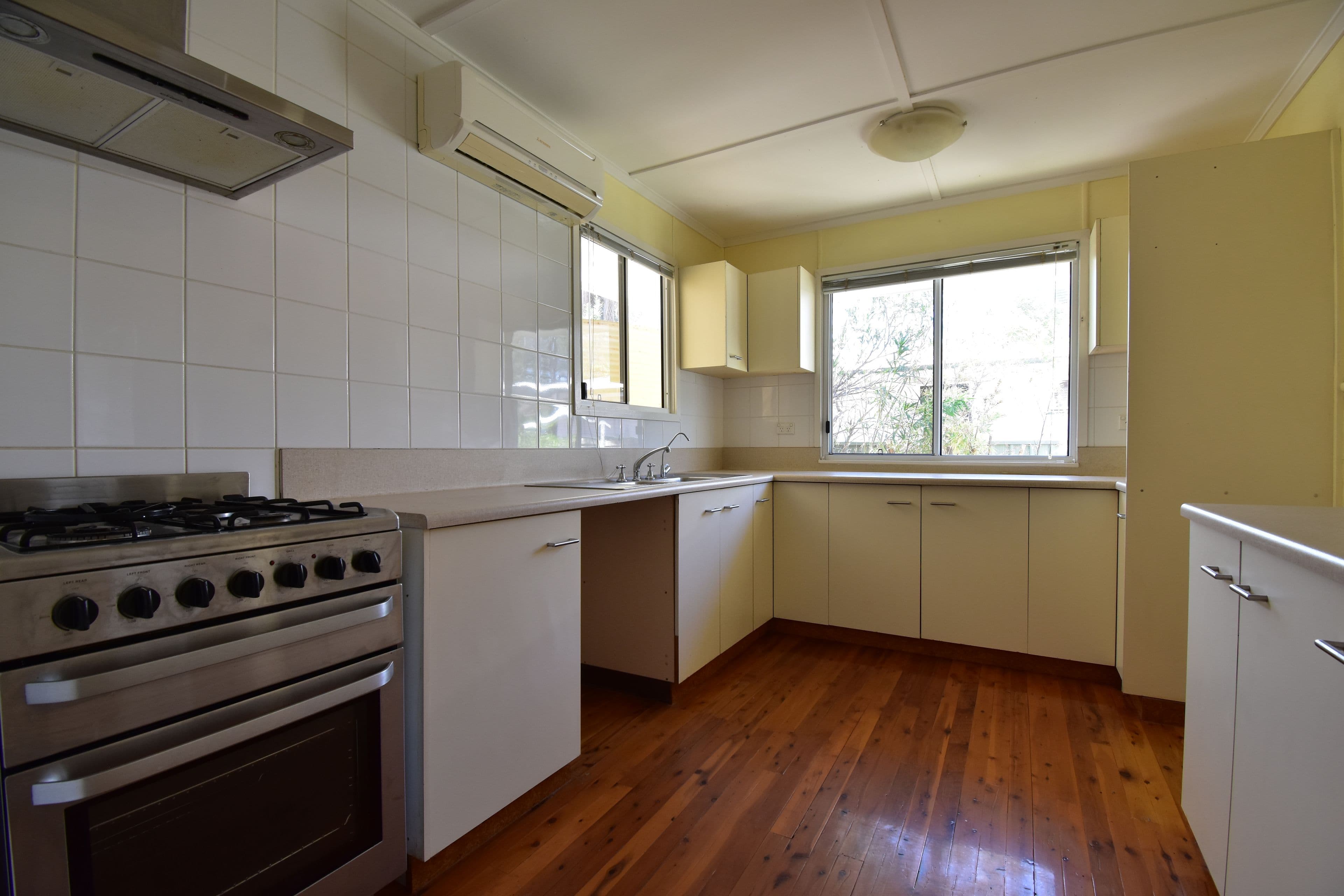 28 Wompoo Road, Longreach QLD 4730, Longreach - Thumbnail 3
