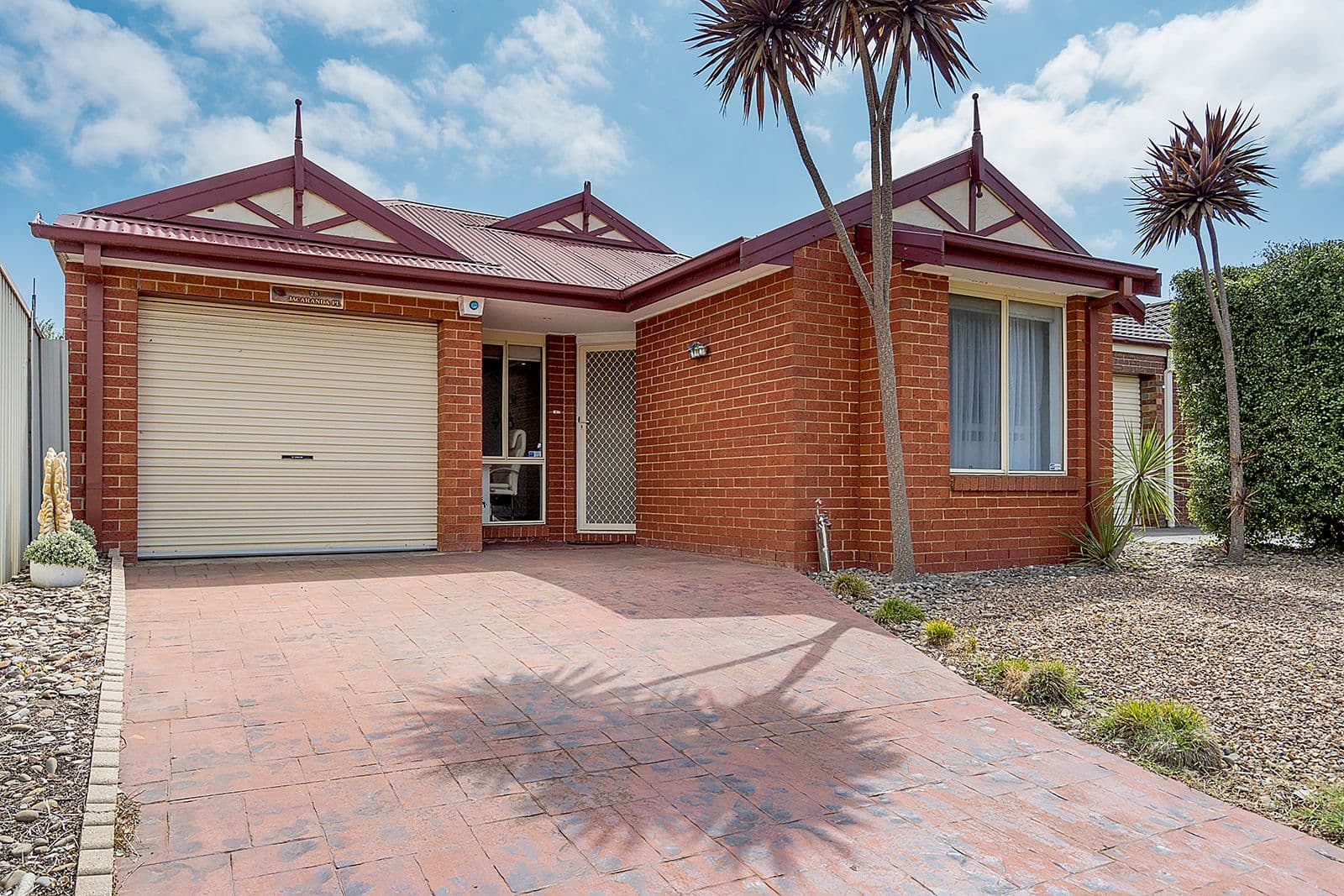 28 Jacaranda Place, Craigieburn VIC 3064, Craigieburn - Image 1