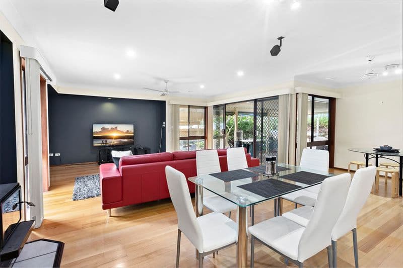 9 Wideview Terrace, Arana Hills - Image 1