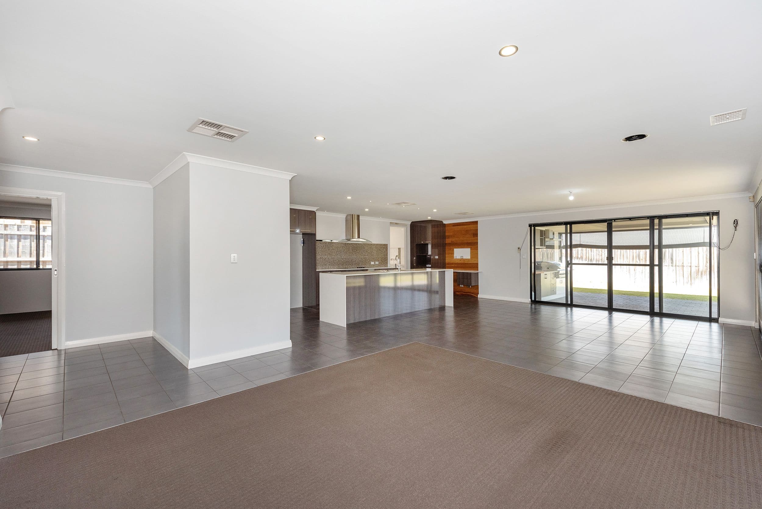 13 Jennerae Bend, Halls Head WA 6210, Halls Head - Thumbnail 6