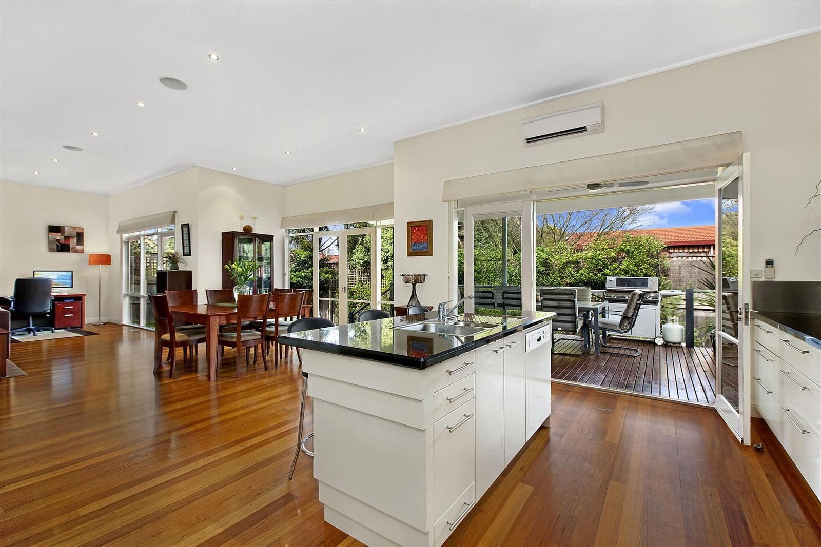 4 Chiltern Court, DONCASTER EAST VIC 3109, Doncaster East - Thumbnail 2