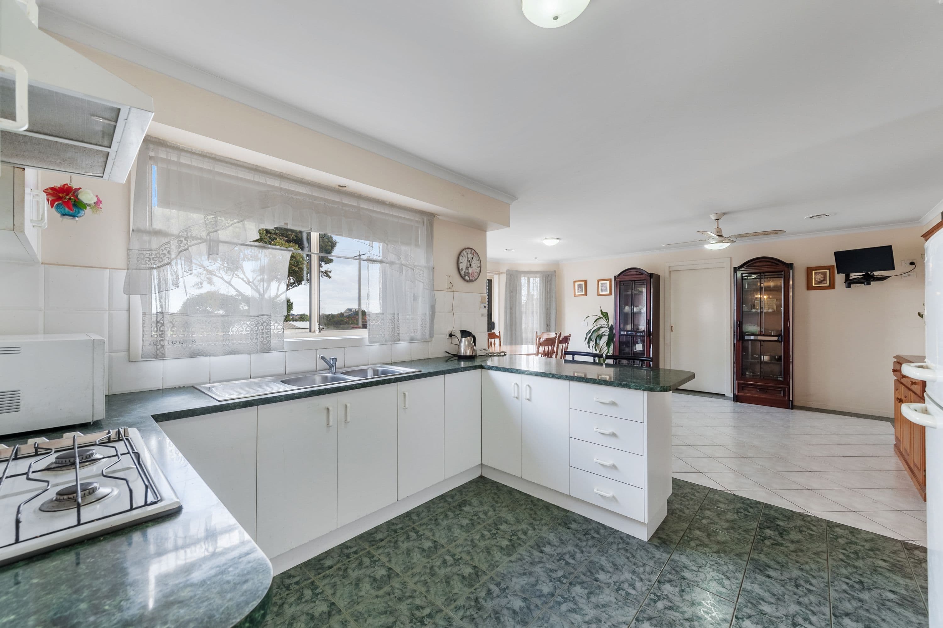 35 Bellevue Boulevard, Hillside VIC 3037, Hillside - Thumbnail 6