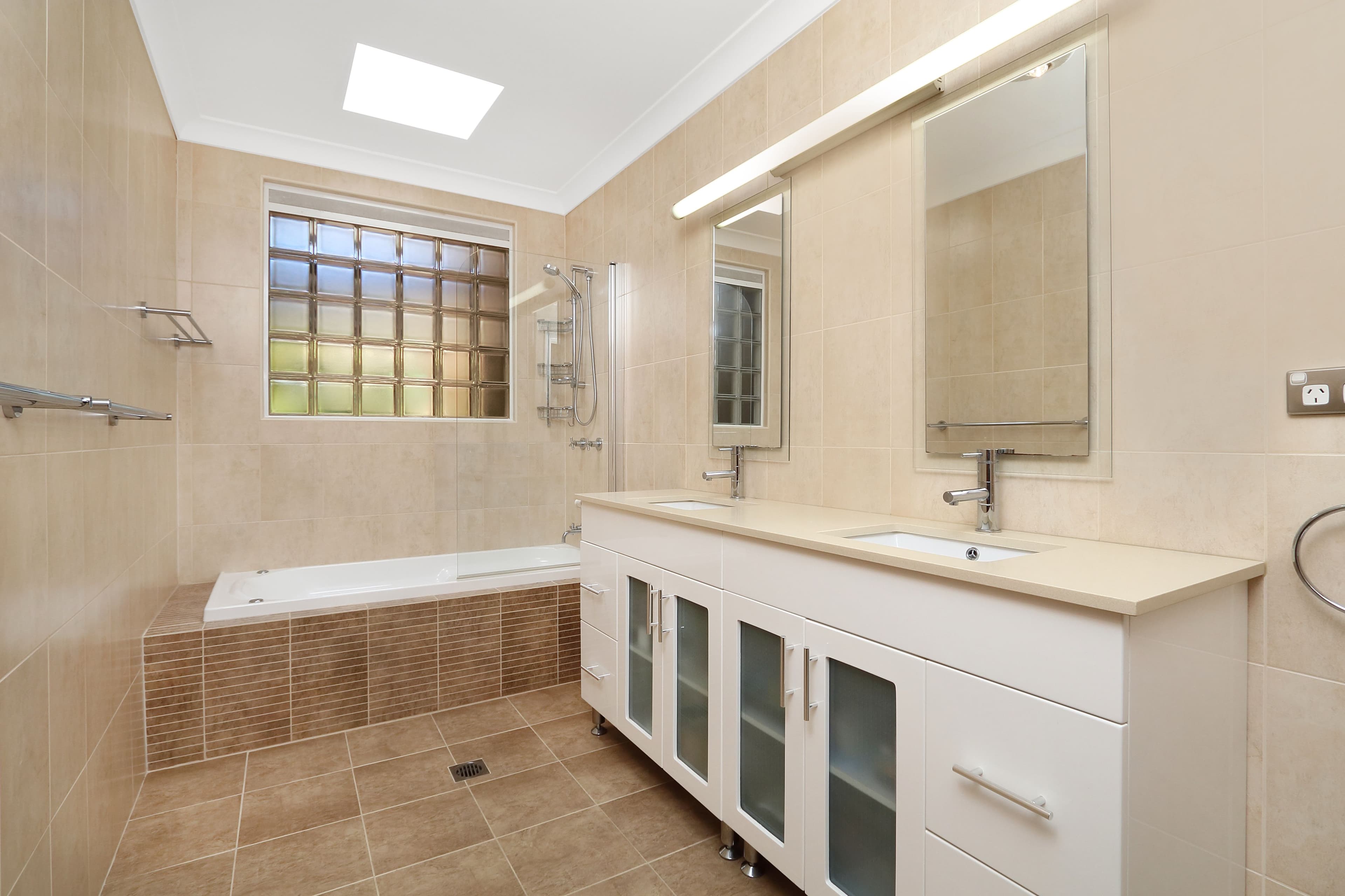 3 Taffs Avenue, Lugarno NSW 2210, Lugarno - Thumbnail 7