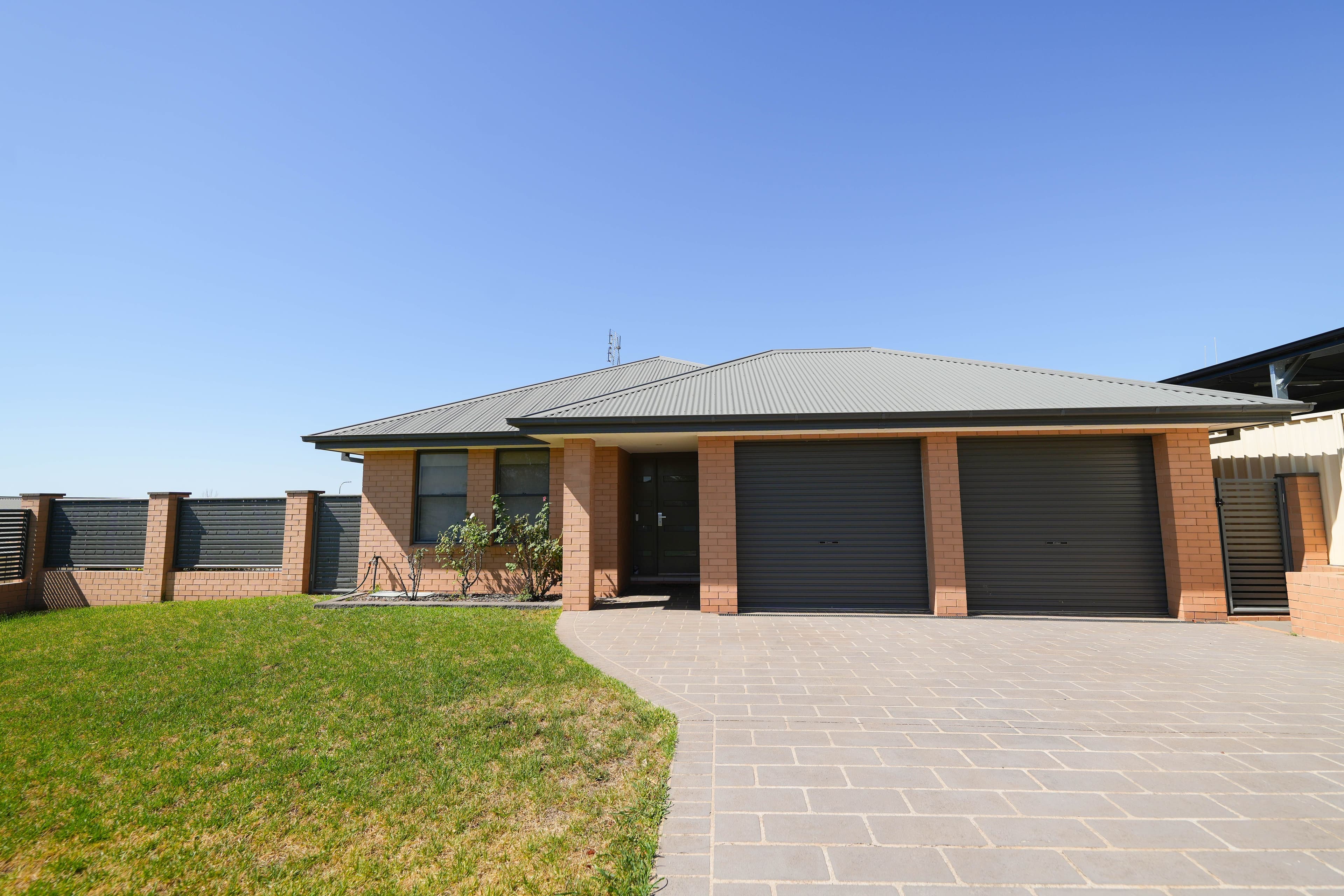 9 Vaucluse Place, Parkes NSW 2870, Parkes - Image 1