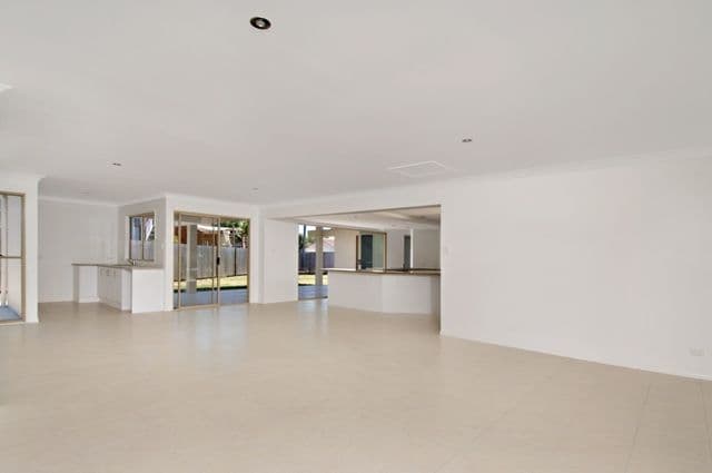 19 Ormuz Street, CARINA HEIGHTS QLD 4152, Carina Heights - Thumbnail 4
