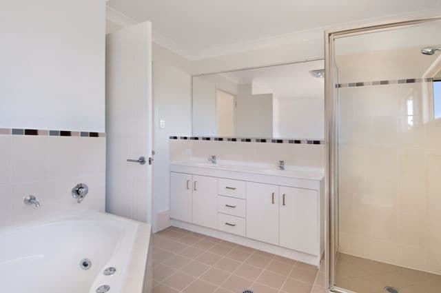 19 Ormuz Street, CARINA HEIGHTS QLD 4152, Carina Heights - Thumbnail 6