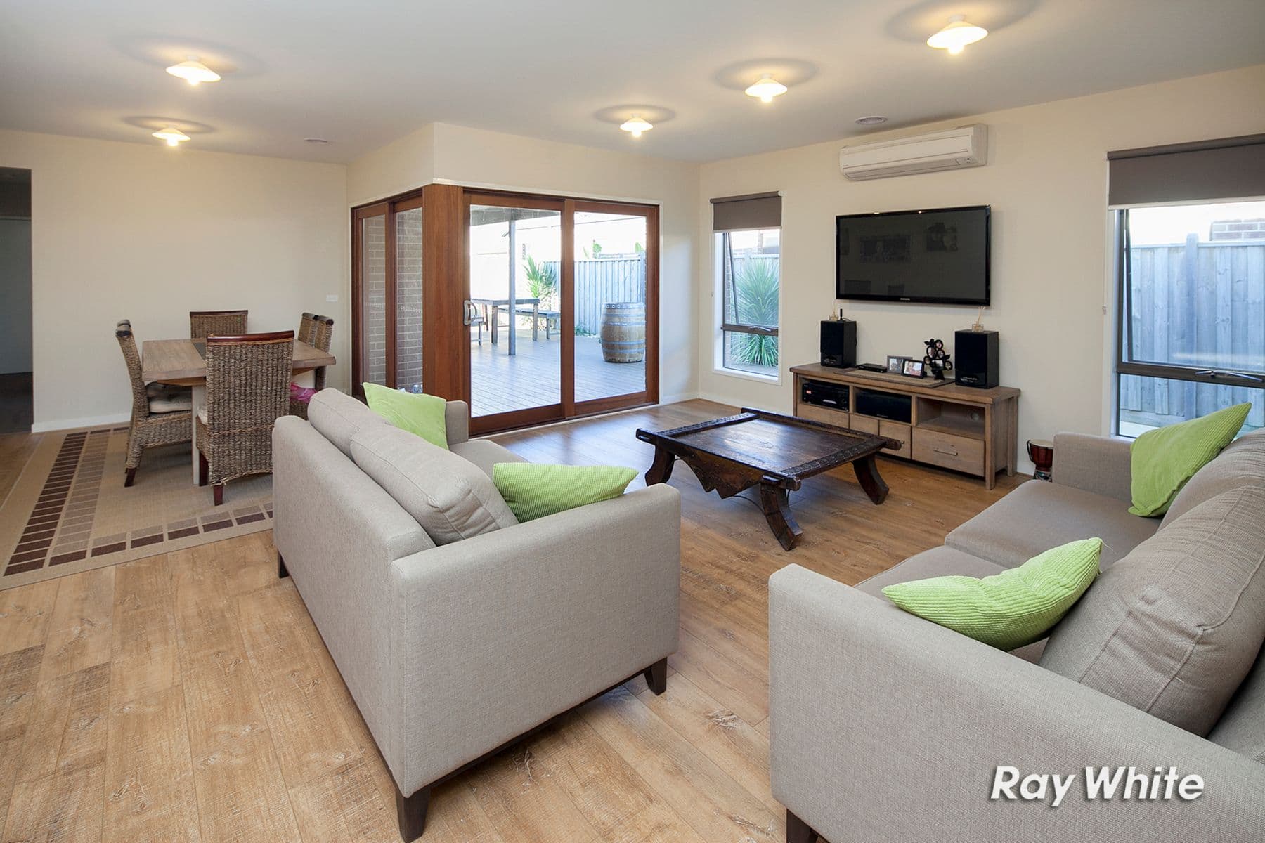 10 Scarlet Ash Drive, Cranbourne West VIC 3977, Cranbourne West - Thumbnail 2