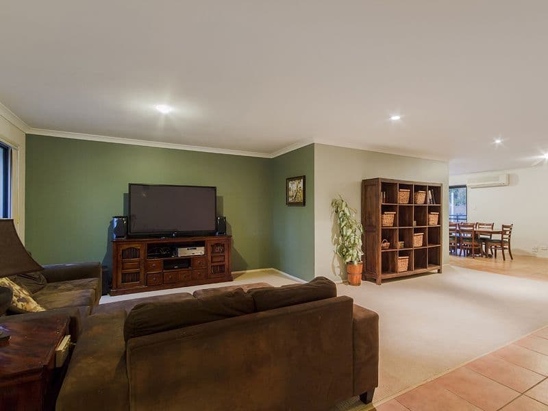 13 Fairbairn Court, OXENFORD QLD 4210, Oxenford - Thumbnail 4