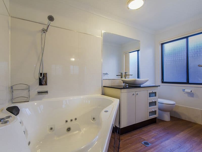 13 Fairbairn Court, OXENFORD QLD 4210, Oxenford - Thumbnail 8