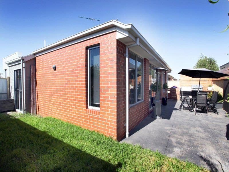 15 Tumbalong Street, Caroline Springs - Thumbnail 8