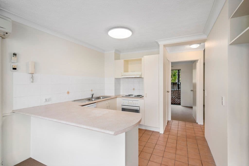 45 Pohlman Street, Southport QLD 4215, Southport - Thumbnail 4