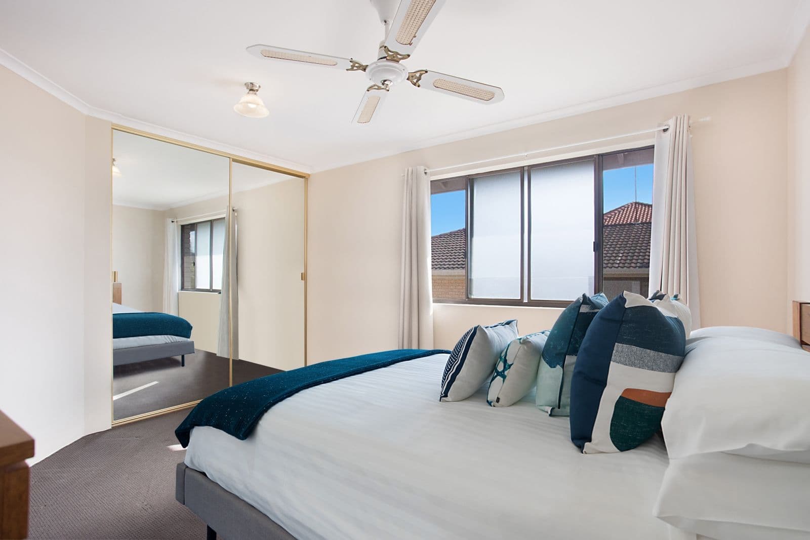4 'Castella Court' 33 Chelsea Avenue, Broadbeach QLD 4218, Broadbeach - Thumbnail 4