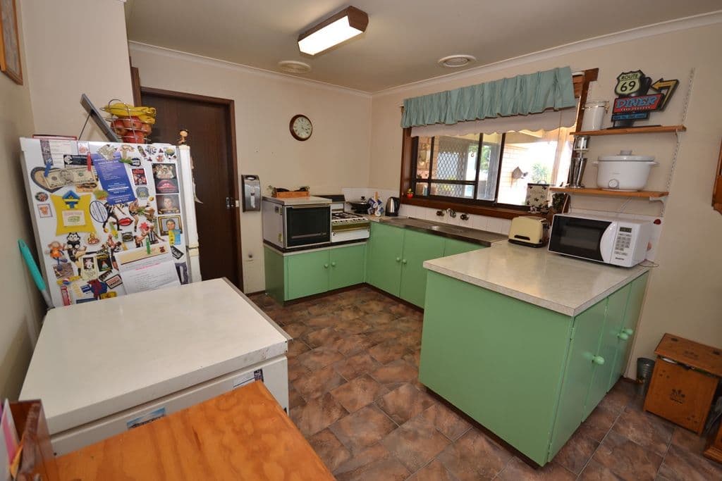 381 Forest Street, WENDOUREE VIC 3355, Wendouree - Thumbnail 4