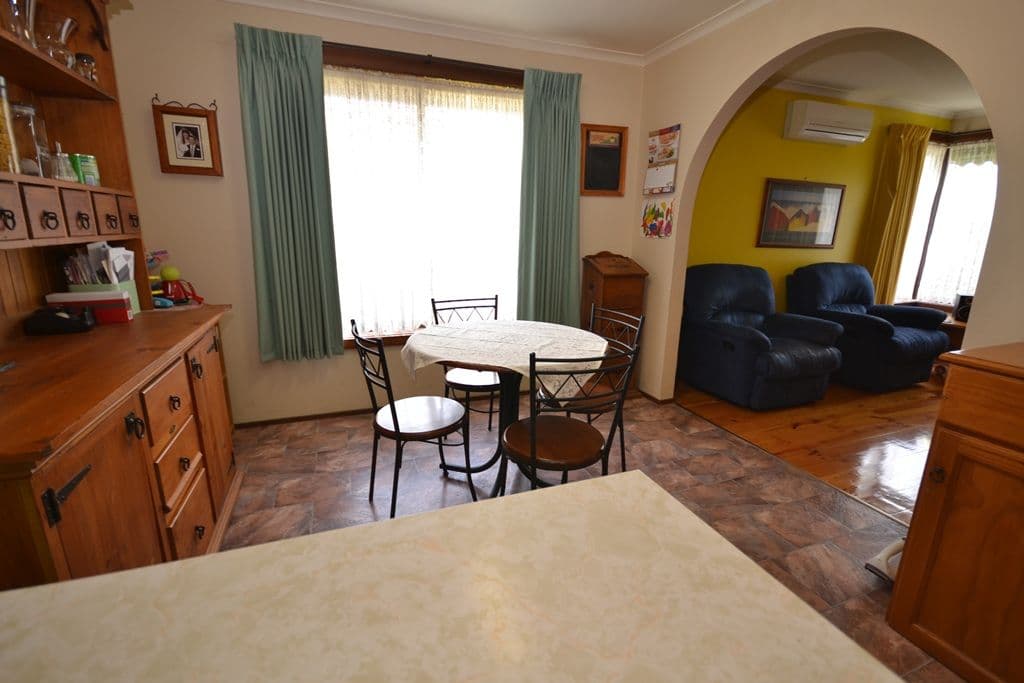 381 Forest Street, WENDOUREE VIC 3355, Wendouree - Thumbnail 5