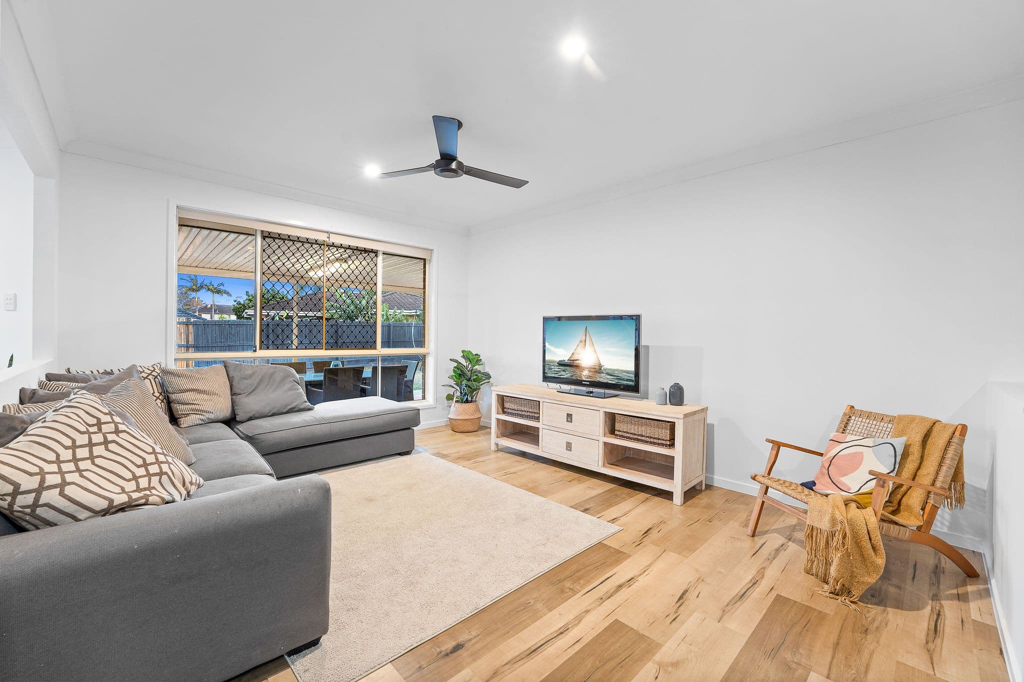11 Barnard Crescent, Murrumba Downs QLD 4503, Murrumba Downs - Thumbnail 2