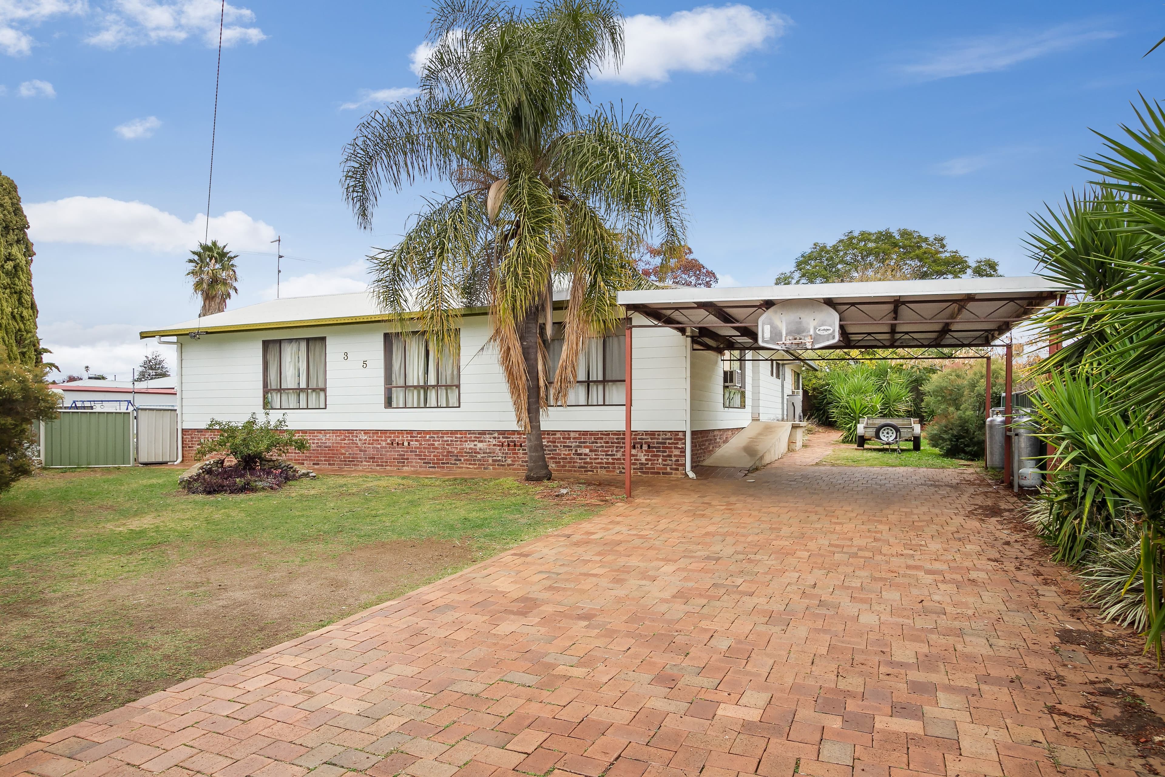 35 Cambridge Street, Tamworth NSW 2340, Tamworth - Image 1