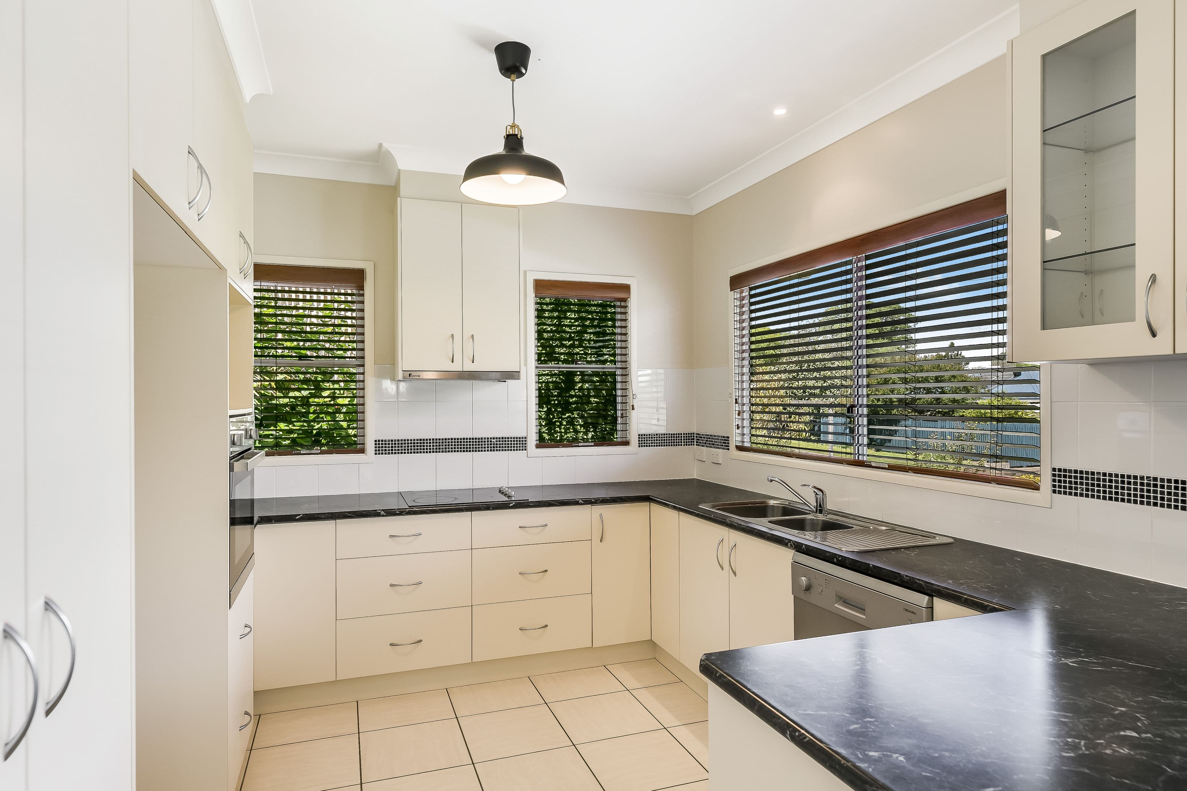 9 Spieker Street, Mount Lofty QLD 4350, Mount Lofty - Thumbnail 2