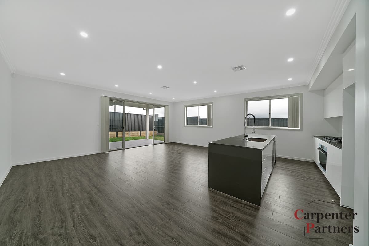 53 Roy Crescent, THIRLMERE, Thirlmere - Thumbnail 4