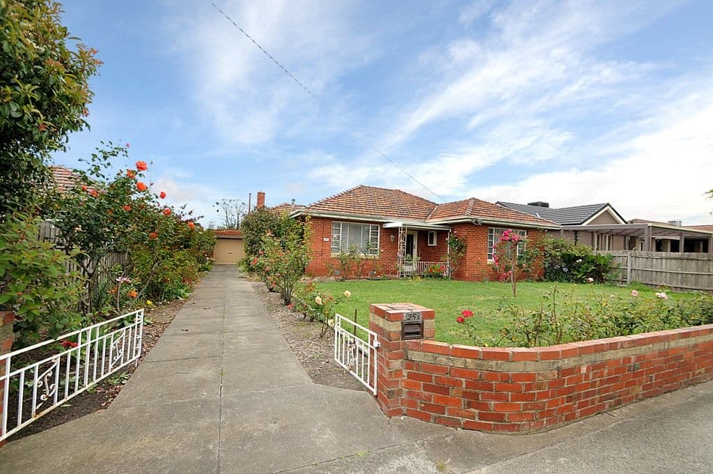 25a Leonard Avenue, NOBLE PARK VIC 3174, Noble Park - Thumbnail 2