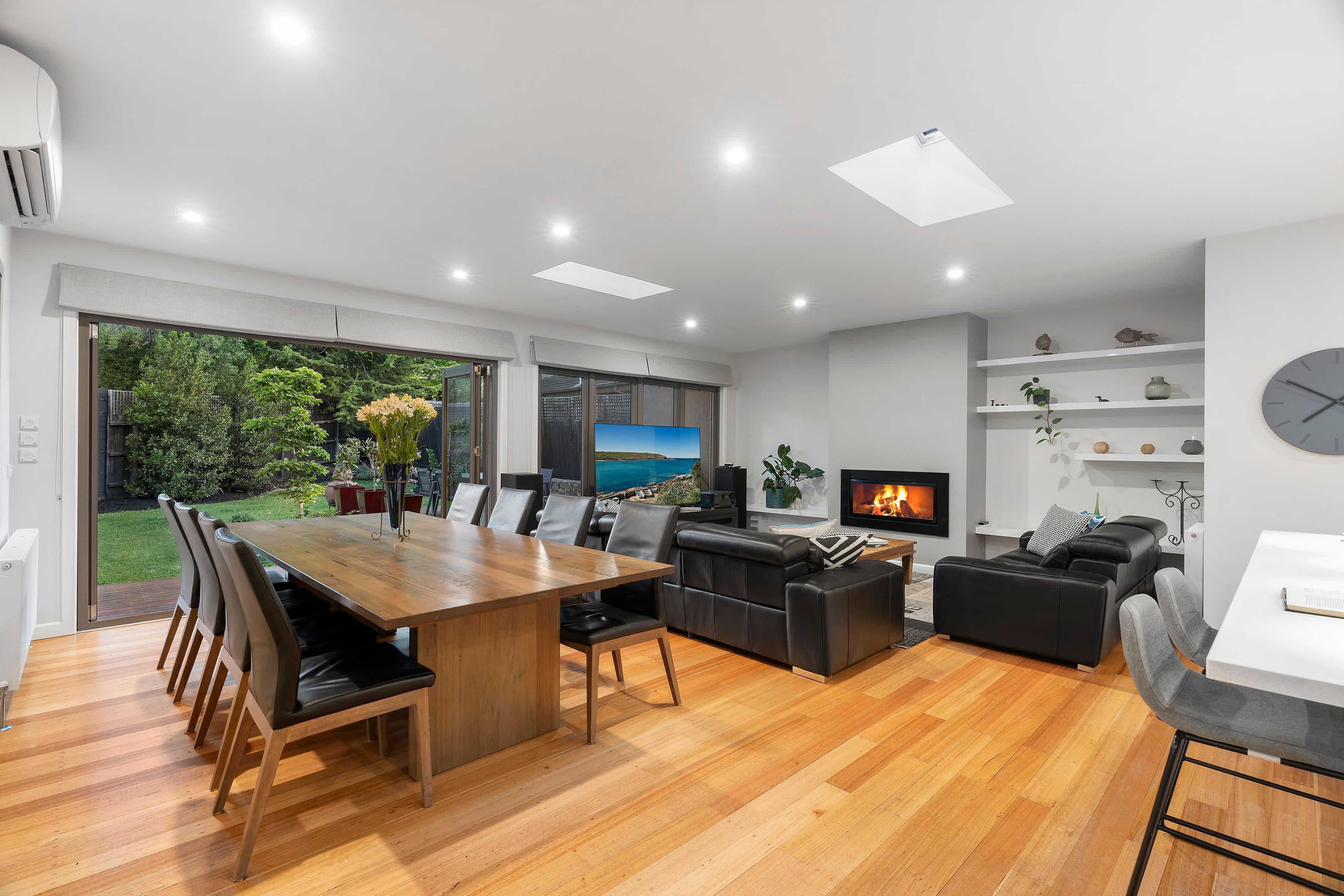 1 Howson Court, Mont Albert VIC 3127, Mont Albert - Thumbnail 3
