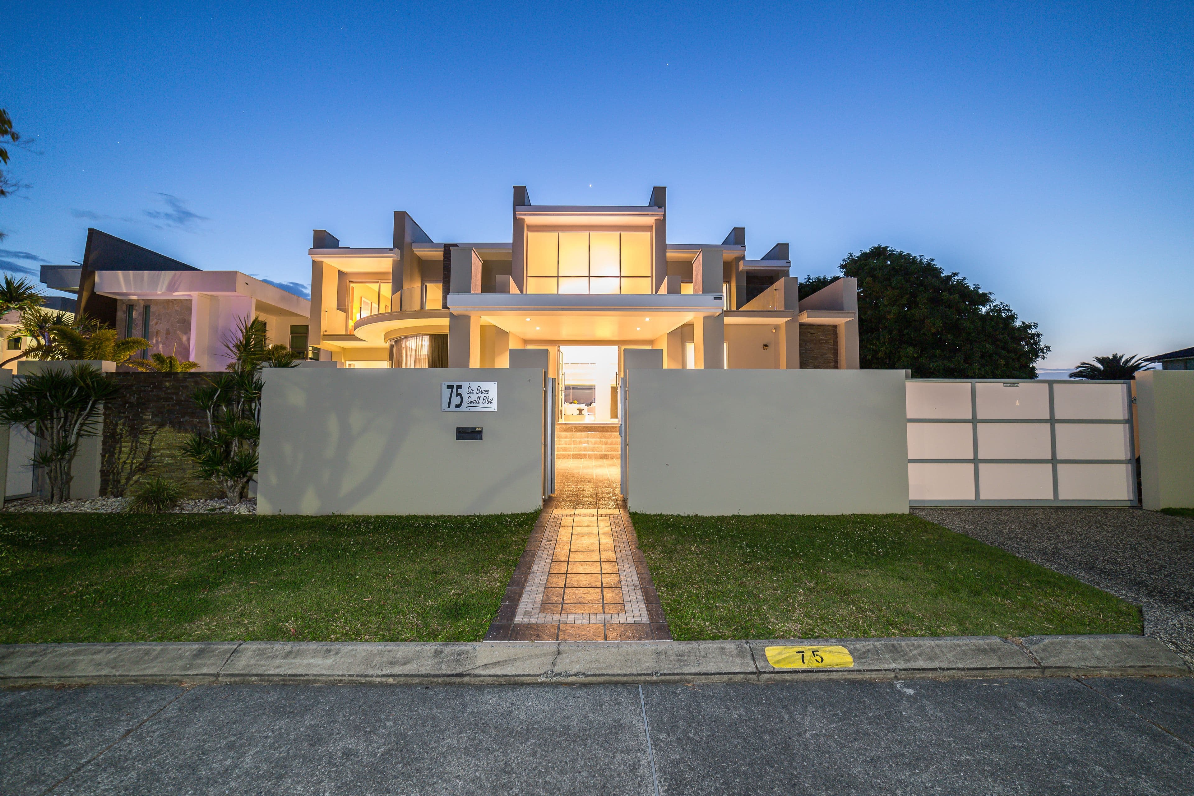 75 Sir Bruce Small Boulevard, Benowa Waters QLD 4217, Benowa - Thumbnail 4