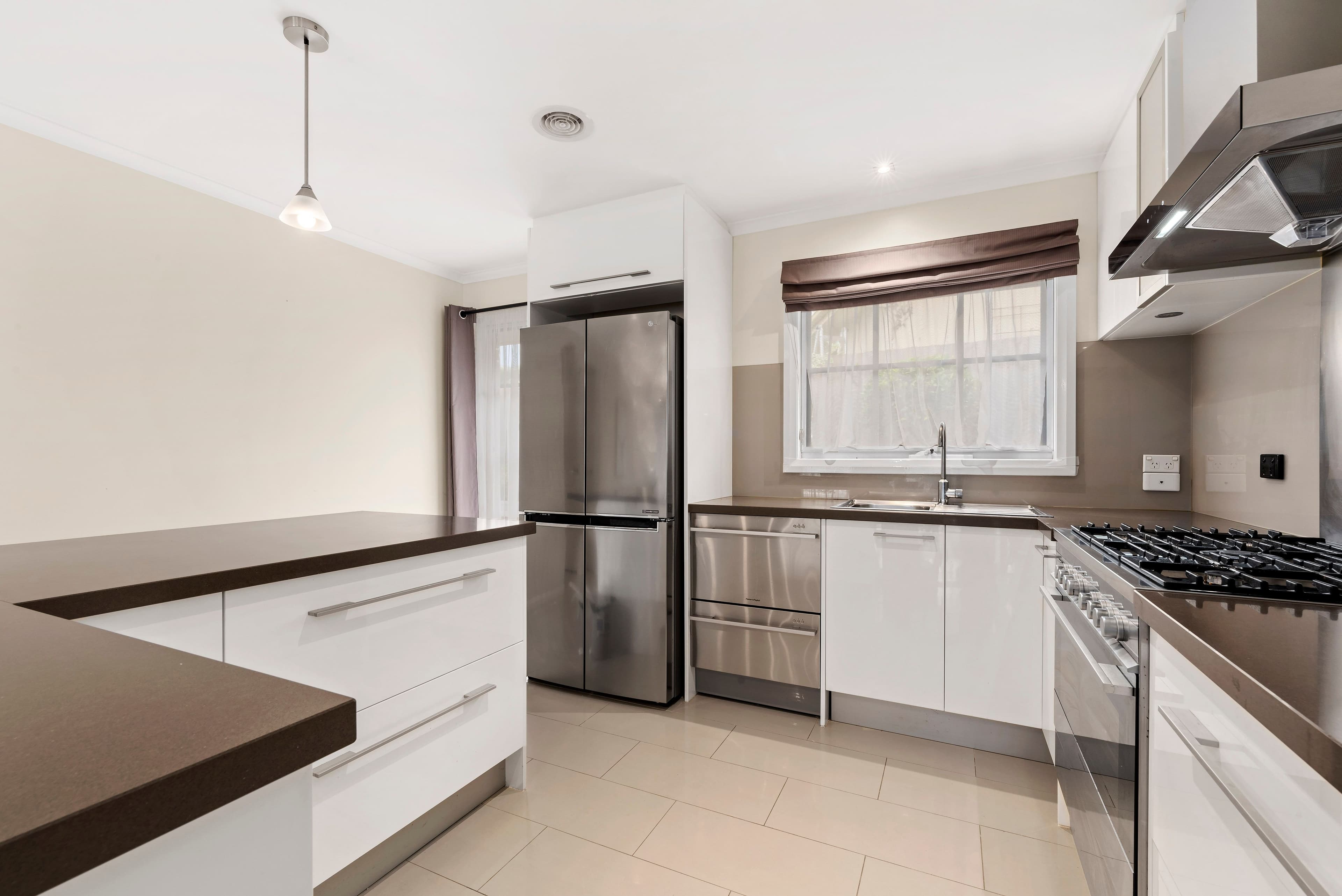 11 Sandra Court, Knoxfield VIC 3180, Knoxfield - Thumbnail 2