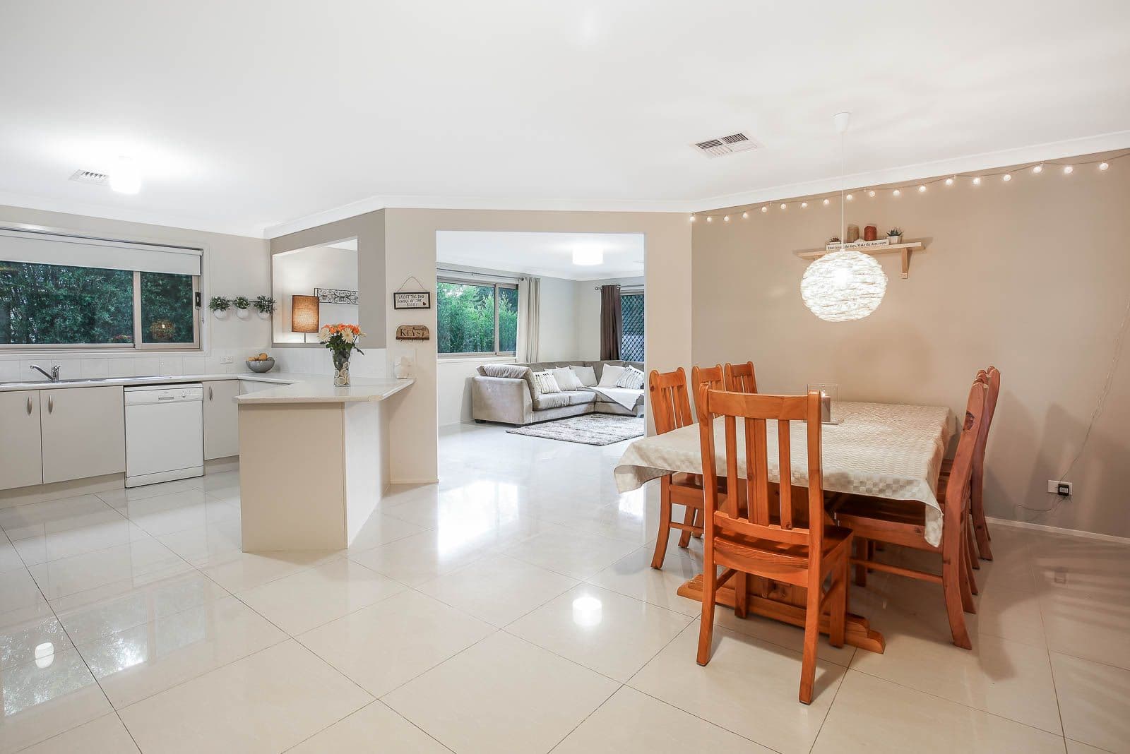 380 Lieutenant Bowen Drive, Bowen Mountain - Thumbnail 2