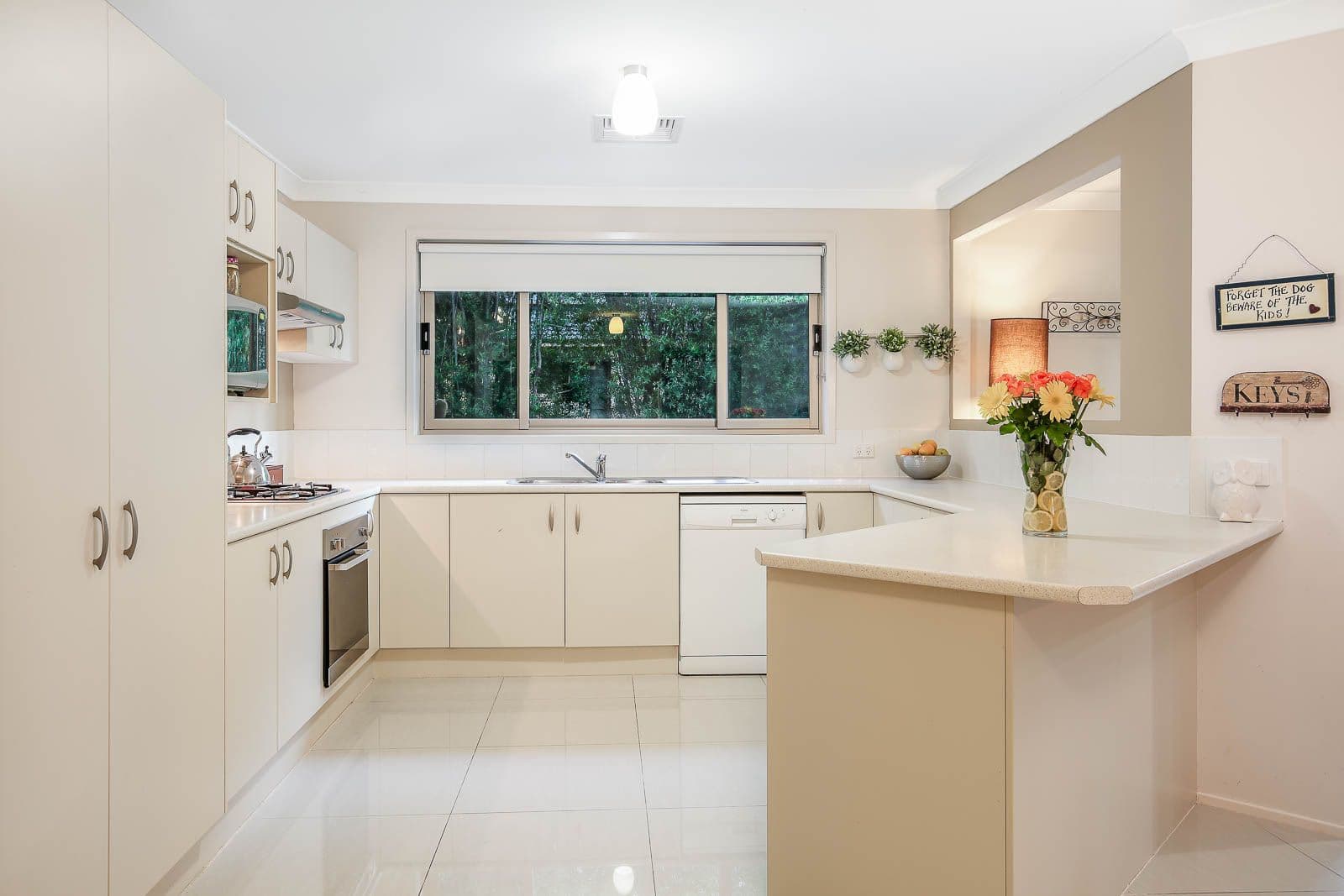380 Lieutenant Bowen Drive, Bowen Mountain - Thumbnail 3