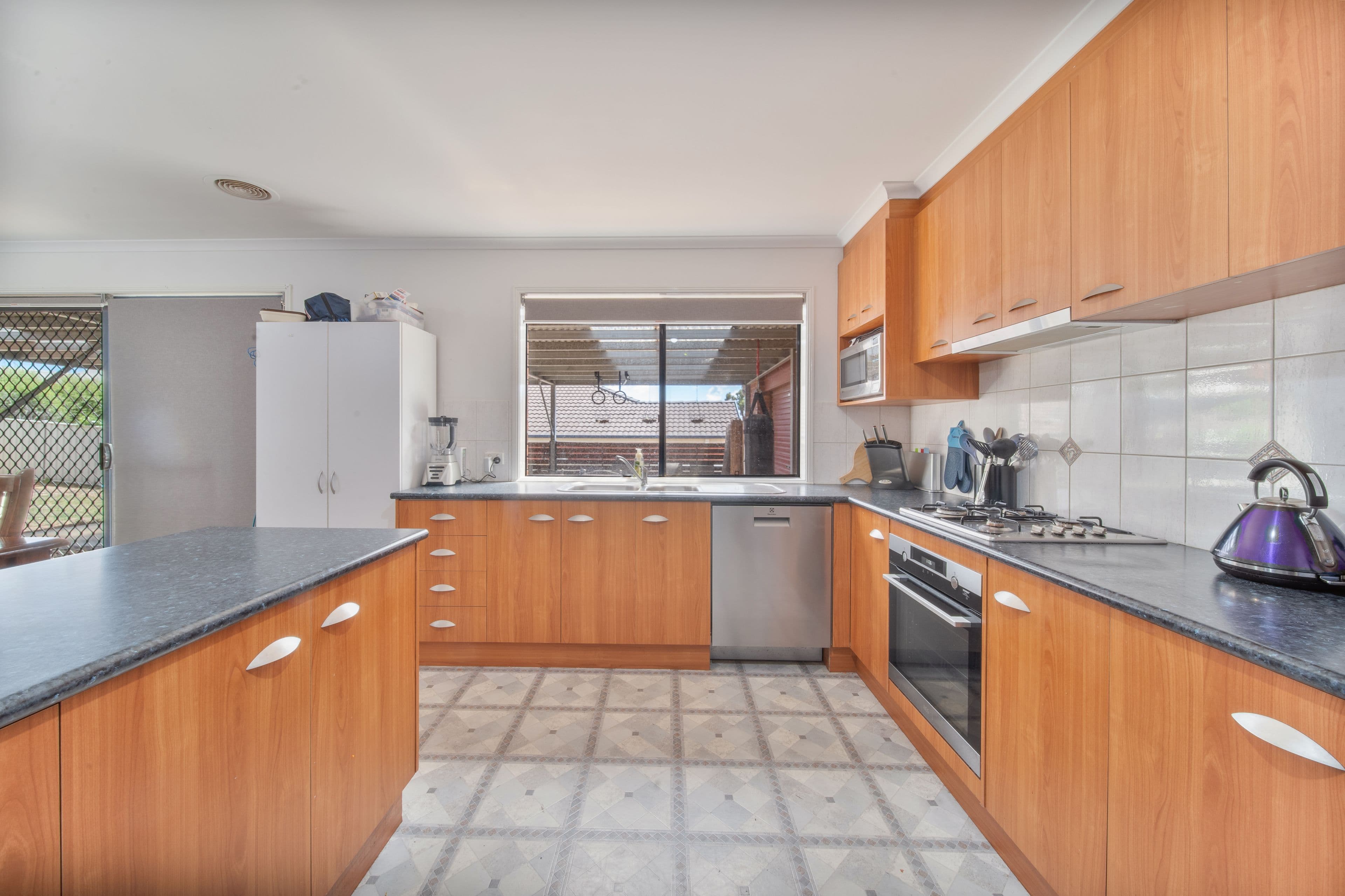10 Goodenia Avenue, Kangaroo Flat VIC 3555, Kangaroo Flat - Thumbnail 2